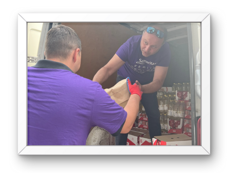 samaritas-loading-truck-volunteer